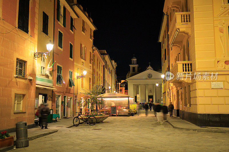 晚上的Sestri Levante